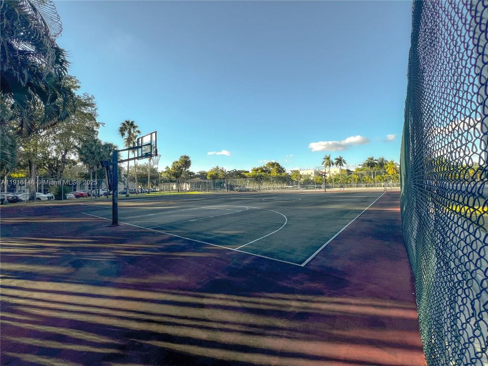 待售: $286,000 (2 贝兹, 2 浴室, 965 平方英尺)