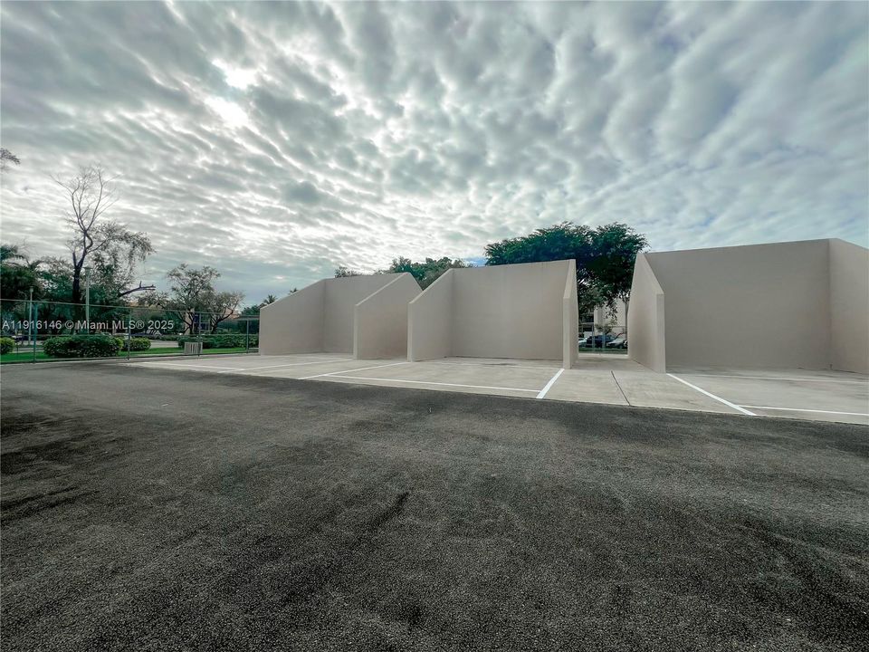 待售: $286,000 (2 贝兹, 2 浴室, 965 平方英尺)