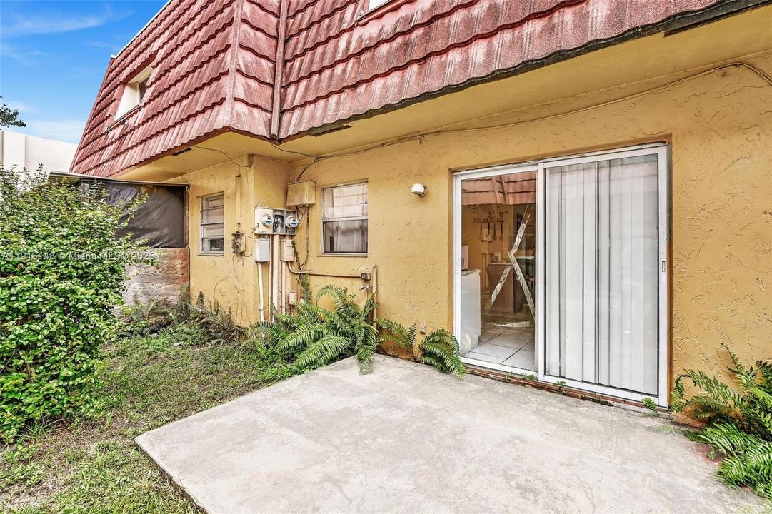 For Sale: $199,000 (2 beds, 1 baths, 940 Square Feet)