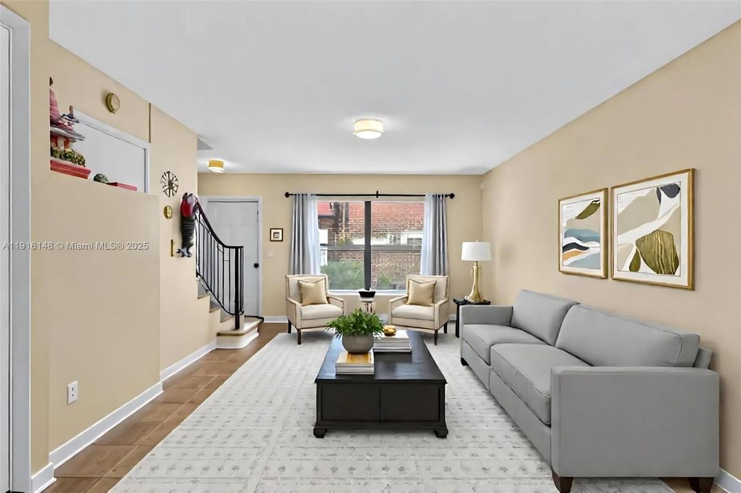 For Sale: $199,000 (2 beds, 1 baths, 940 Square Feet)