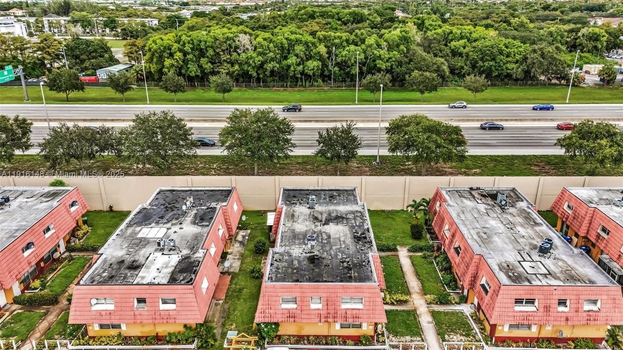 For Sale: $199,000 (2 beds, 1 baths, 940 Square Feet)