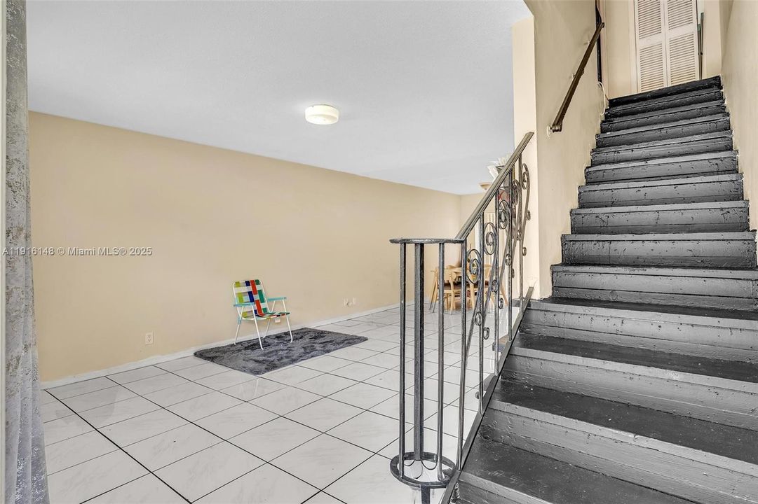 For Sale: $199,000 (2 beds, 1 baths, 940 Square Feet)