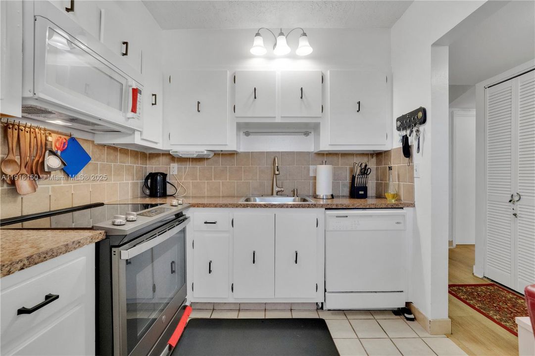 For Sale: $140,000 (2 beds, 2 baths, 865 Square Feet)