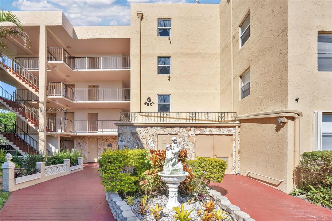 For Sale: $140,000 (2 beds, 2 baths, 865 Square Feet)