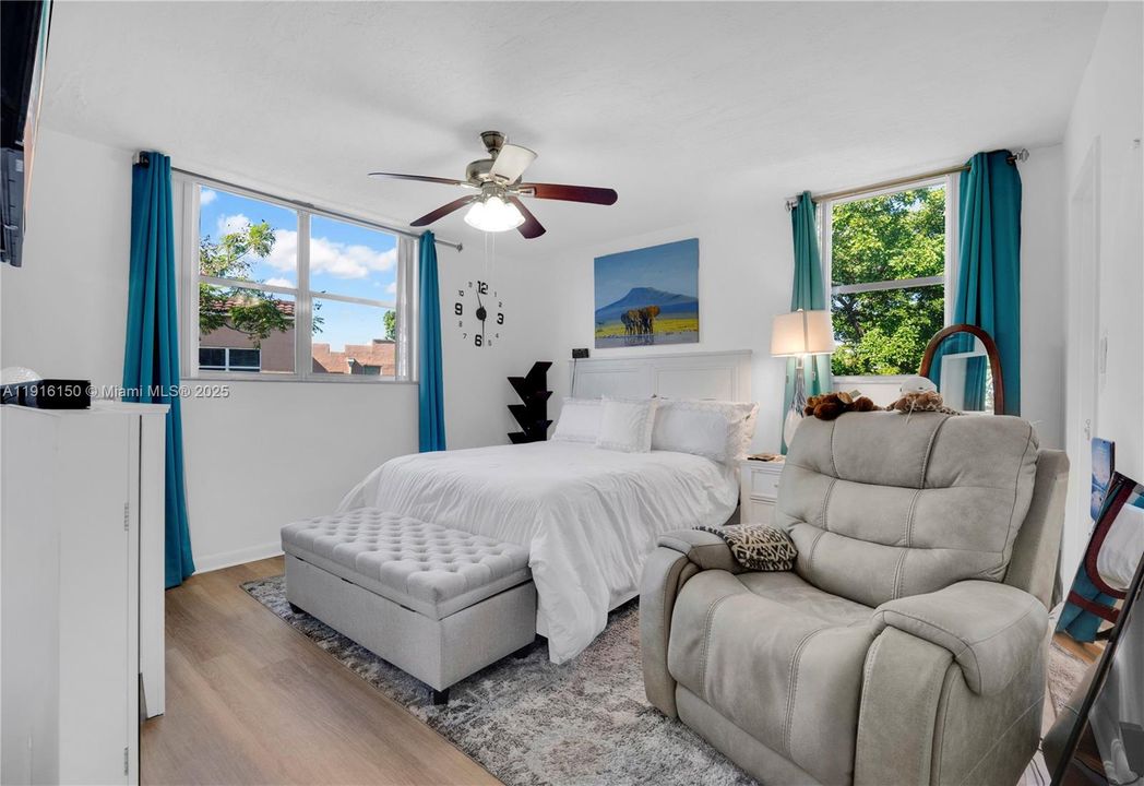 For Sale: $140,000 (2 beds, 2 baths, 865 Square Feet)