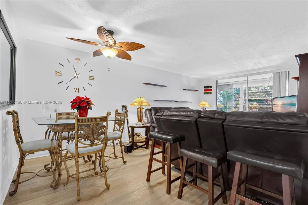 For Sale: $140,000 (2 beds, 2 baths, 865 Square Feet)