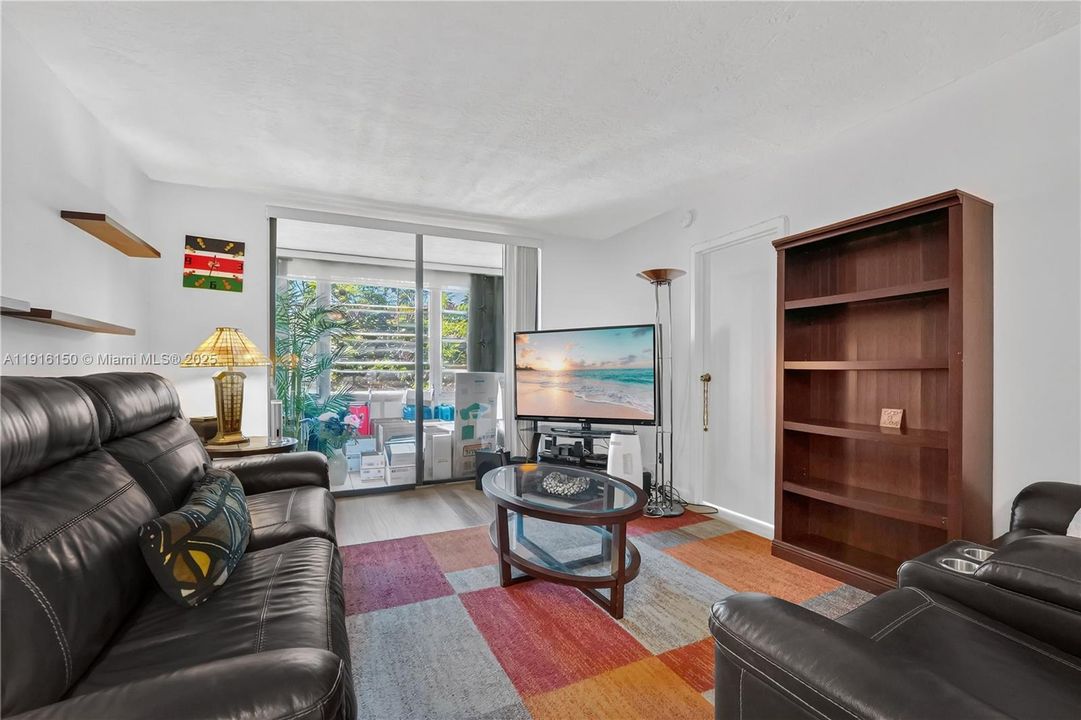 For Sale: $140,000 (2 beds, 2 baths, 865 Square Feet)