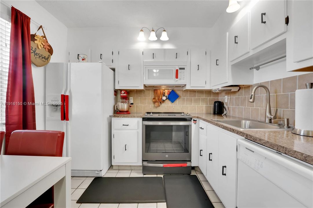 For Sale: $140,000 (2 beds, 2 baths, 865 Square Feet)
