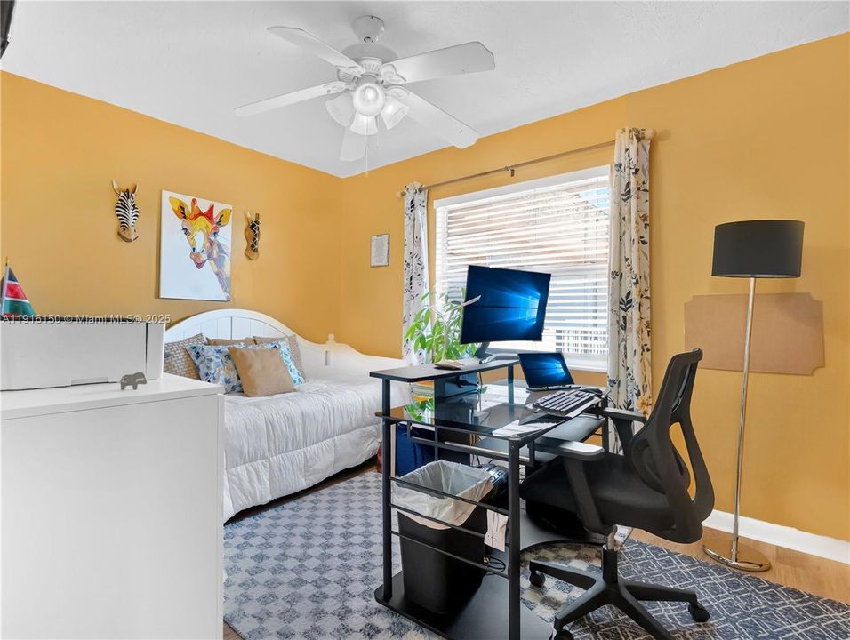 For Sale: $140,000 (2 beds, 2 baths, 865 Square Feet)