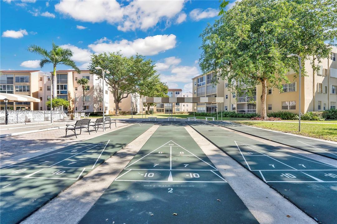 For Sale: $140,000 (2 beds, 2 baths, 865 Square Feet)