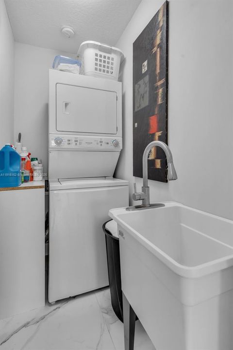 For Rent: $5,700 (4 beds, 3 baths, 2426 Square Feet)