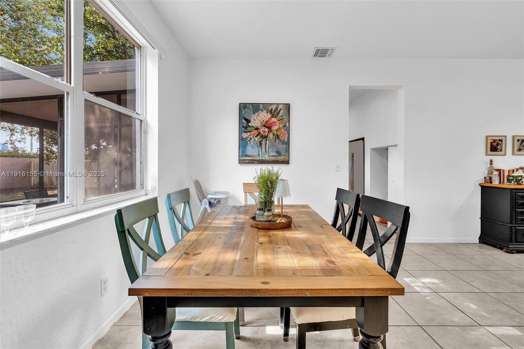 待售: $840,000 (4 贝兹, 2 浴室, 2450 平方英尺)