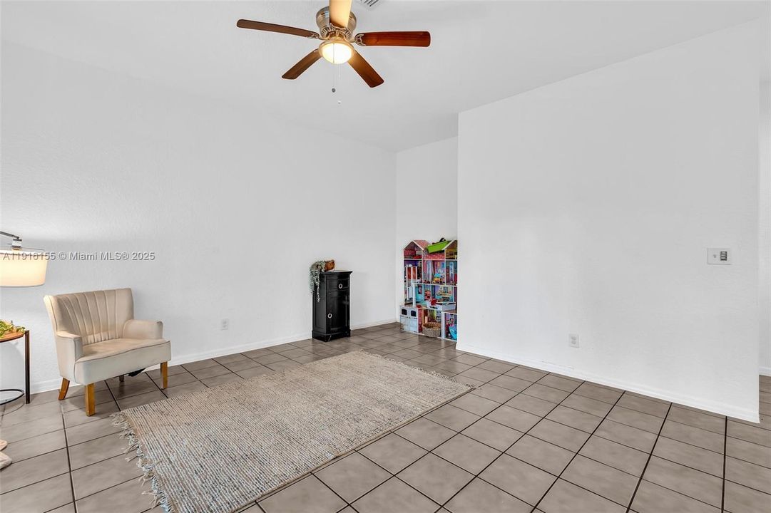 待售: $840,000 (4 贝兹, 2 浴室, 2450 平方英尺)