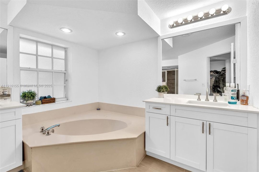 待售: $840,000 (4 贝兹, 2 浴室, 2450 平方英尺)