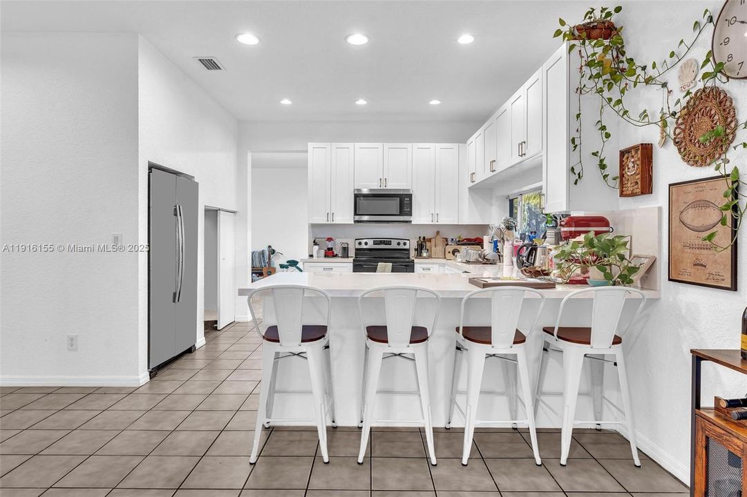 待售: $840,000 (4 贝兹, 2 浴室, 2450 平方英尺)