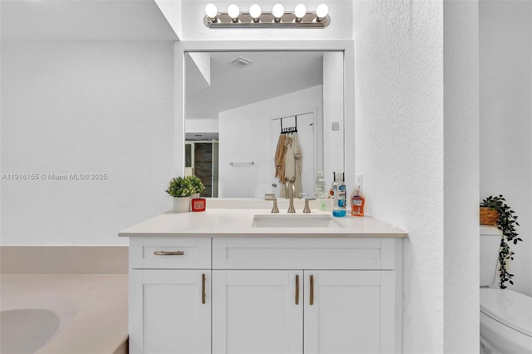 待售: $840,000 (4 贝兹, 2 浴室, 2450 平方英尺)