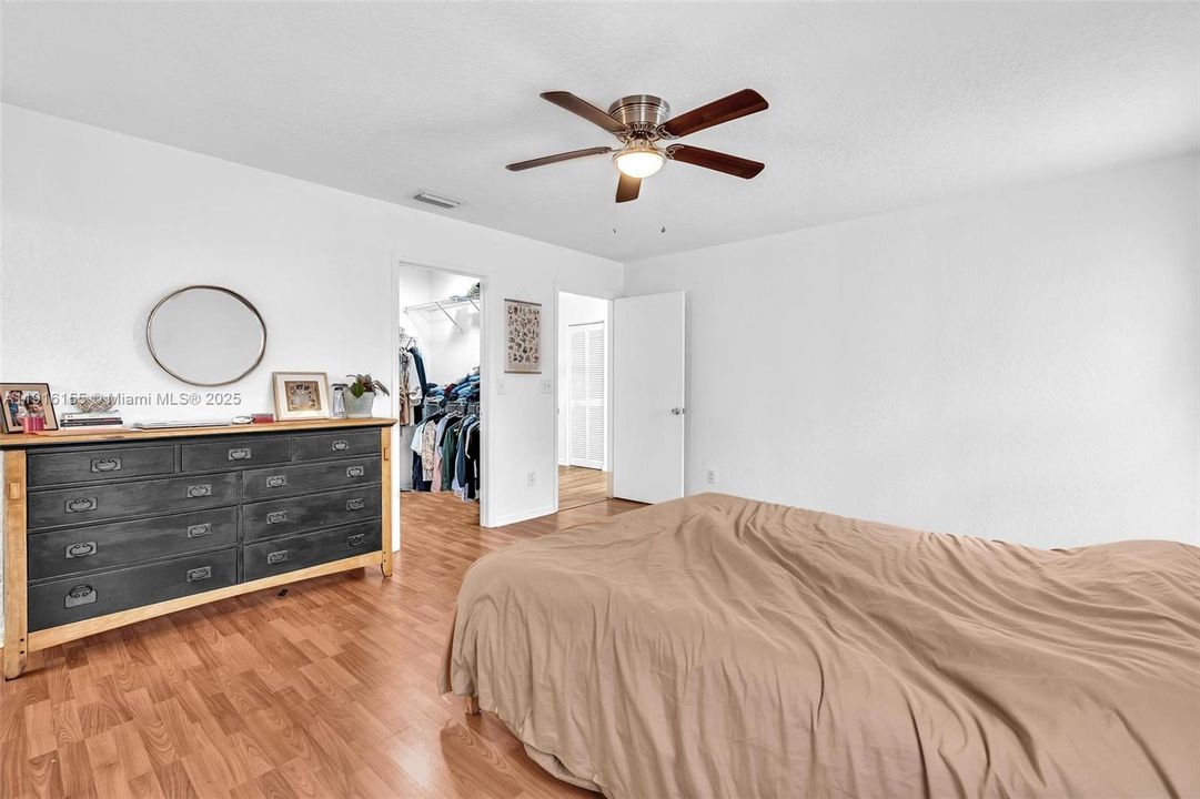 待售: $840,000 (4 贝兹, 2 浴室, 2450 平方英尺)