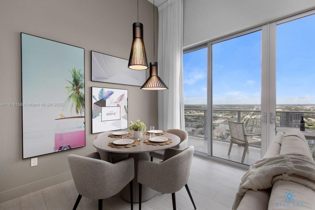 For Sale: $597,000 (1 beds, 1 baths, 702 Square Feet)