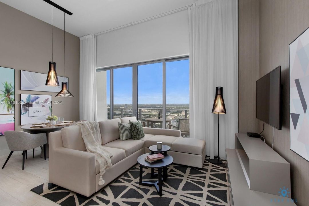 For Sale: $597,000 (1 beds, 1 baths, 702 Square Feet)