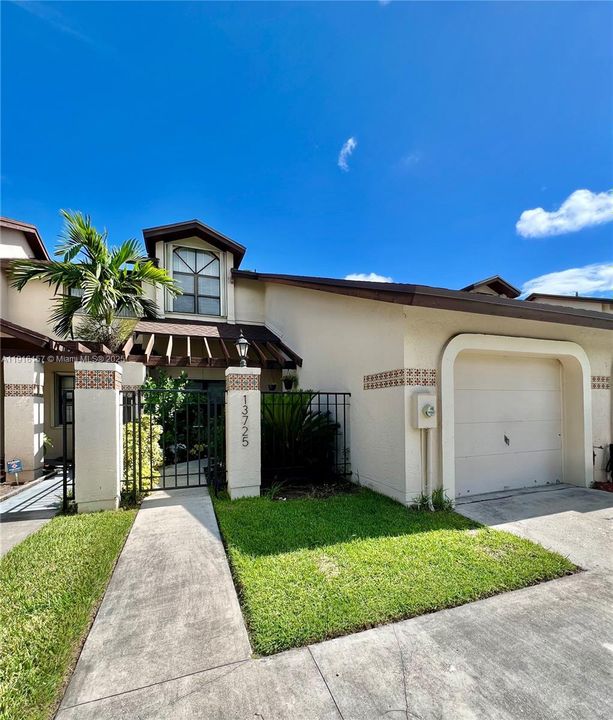 Под контрактом: $3,100 (3 спален, 2 ванн, 1819 Квадратных фут)