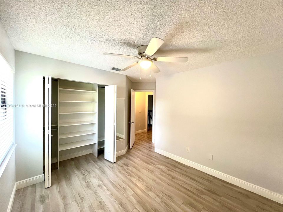 Под контрактом: $3,100 (3 спален, 2 ванн, 1819 Квадратных фут)