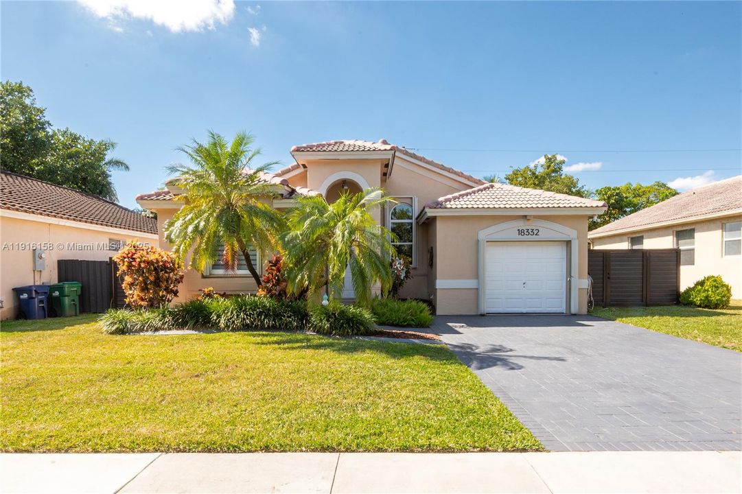 На продажу: $699,000 (3 спален, 2 ванн, 1196 Квадратных фут)