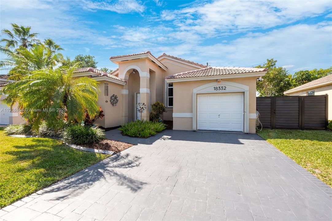 На продажу: $699,000 (3 спален, 2 ванн, 1196 Квадратных фут)