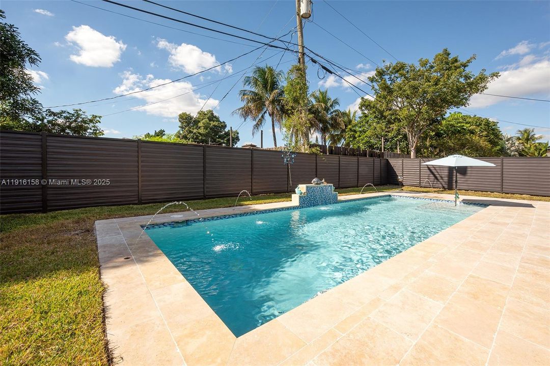 На продажу: $699,000 (3 спален, 2 ванн, 1196 Квадратных фут)