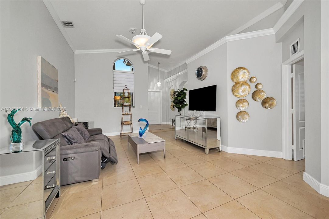 На продажу: $699,000 (3 спален, 2 ванн, 1196 Квадратных фут)