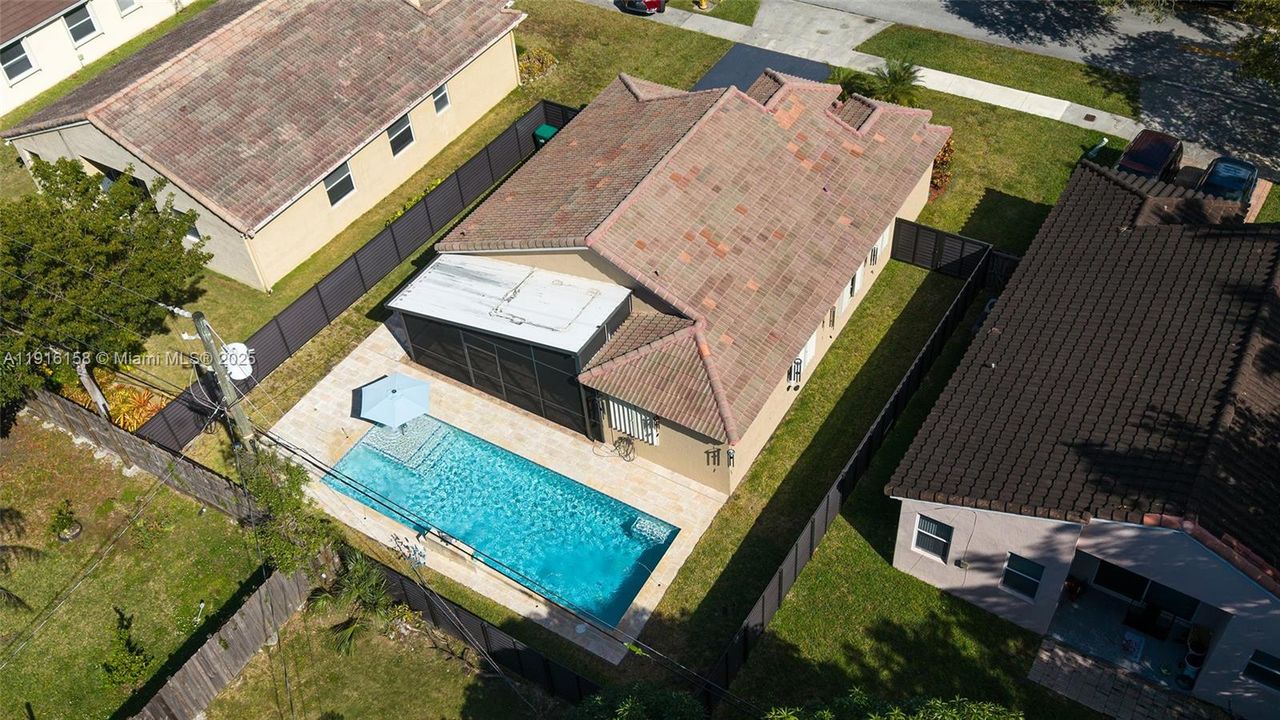 На продажу: $699,000 (3 спален, 2 ванн, 1196 Квадратных фут)