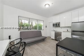 For Sale: $225,000 (1 beds, 1 baths, 406 Square Feet)