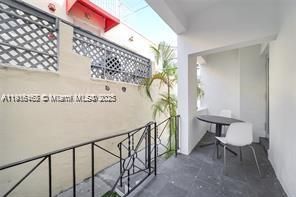 For Sale: $225,000 (1 beds, 1 baths, 406 Square Feet)