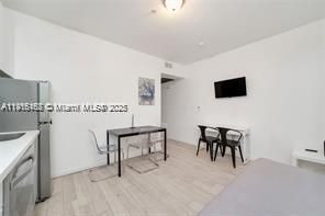 For Sale: $225,000 (1 beds, 1 baths, 406 Square Feet)