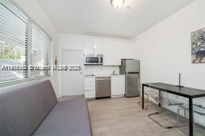 For Sale: $225,000 (1 beds, 1 baths, 406 Square Feet)