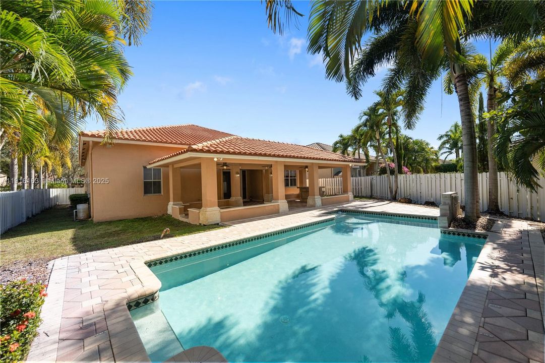 Active With Contract: $5,000 (5 beds, 3 baths, 2670 Square Feet)