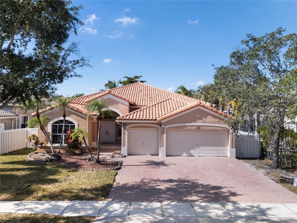 Active With Contract: $5,000 (5 beds, 3 baths, 2670 Square Feet)