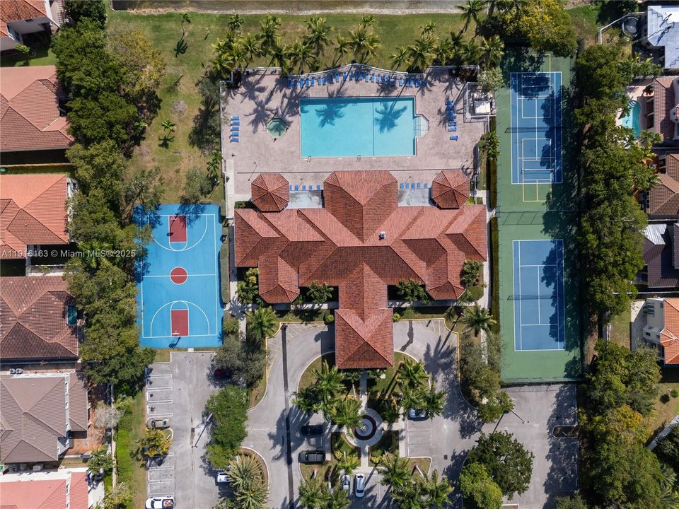 Active With Contract: $5,000 (5 beds, 3 baths, 2670 Square Feet)