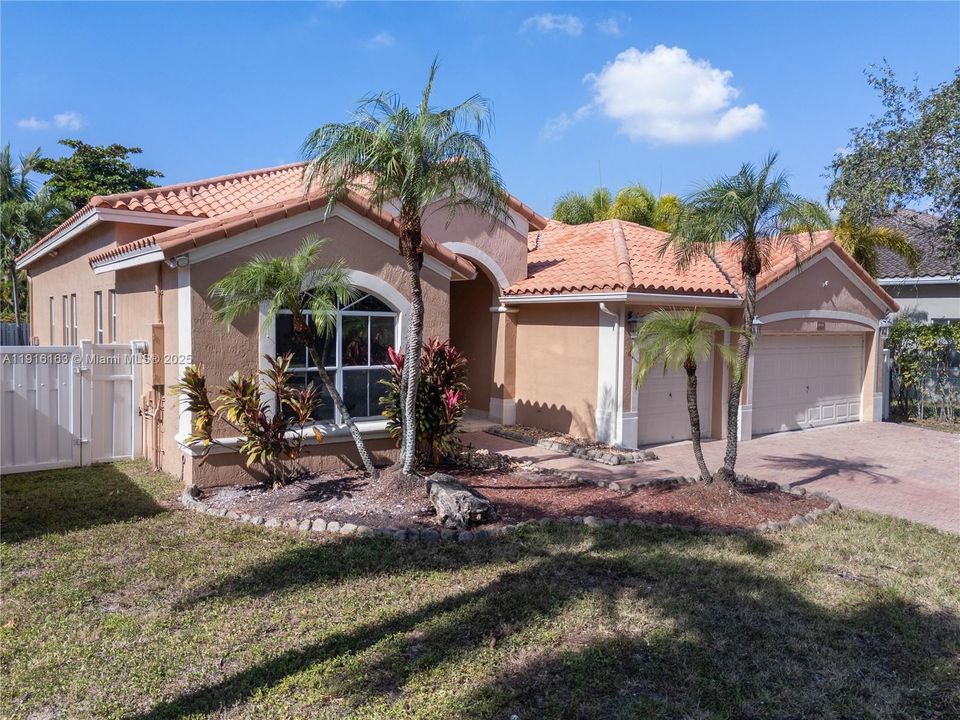 Active With Contract: $5,000 (5 beds, 3 baths, 2670 Square Feet)