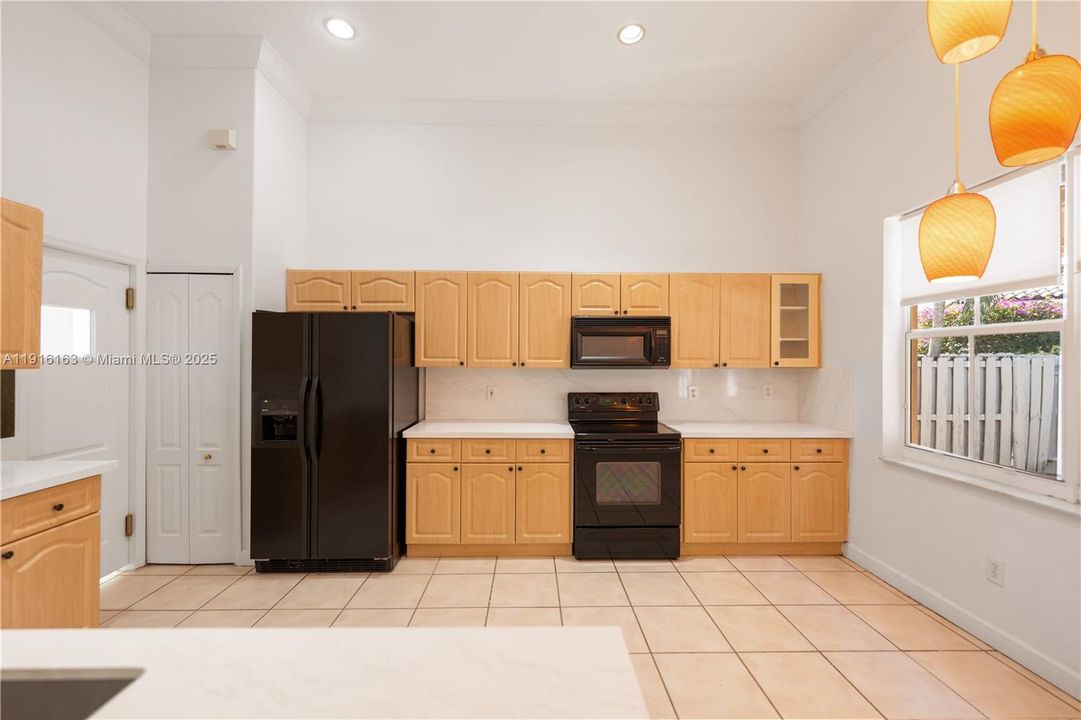 Active With Contract: $5,000 (5 beds, 3 baths, 2670 Square Feet)