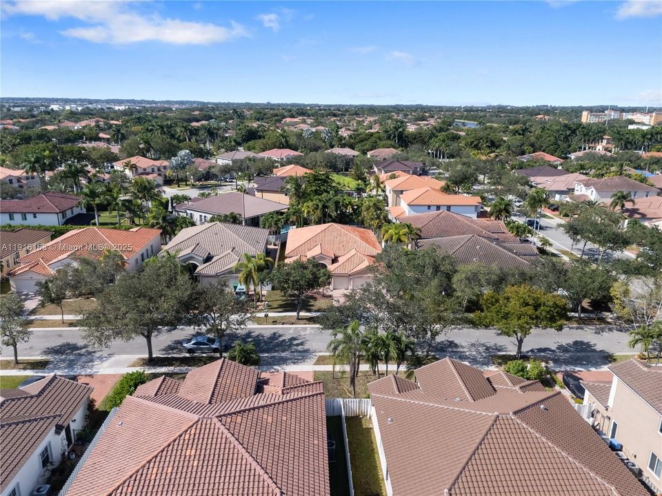 Active With Contract: $5,000 (5 beds, 3 baths, 2670 Square Feet)