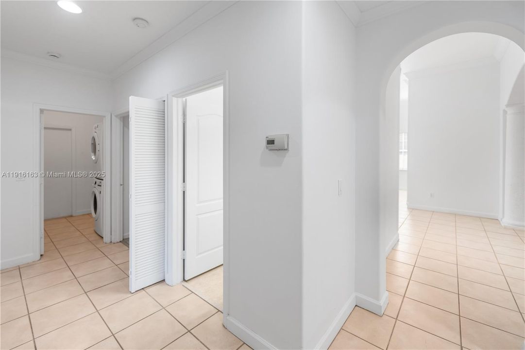 Active With Contract: $5,000 (5 beds, 3 baths, 2670 Square Feet)