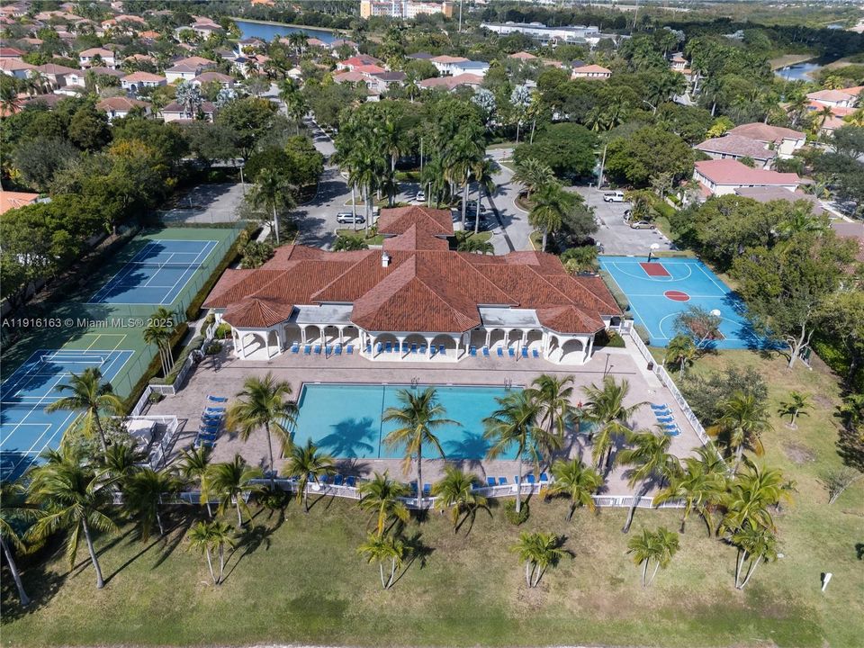 Active With Contract: $5,000 (5 beds, 3 baths, 2670 Square Feet)