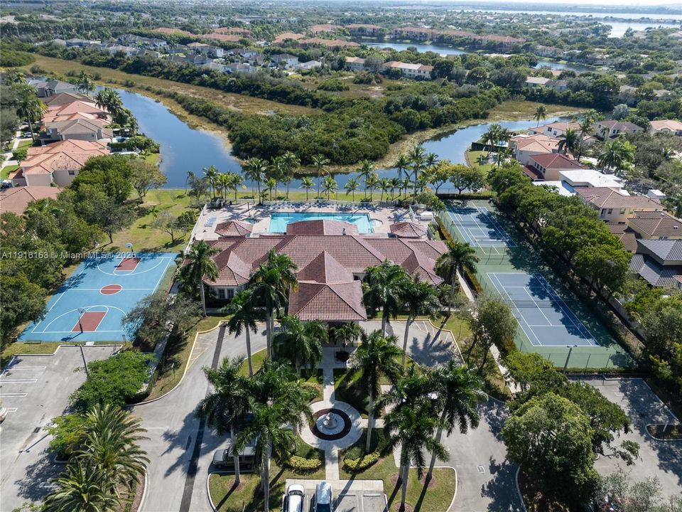 Active With Contract: $5,000 (5 beds, 3 baths, 2670 Square Feet)