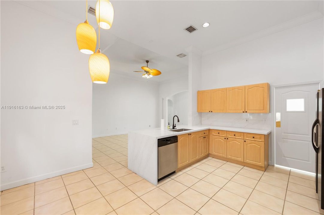 Active With Contract: $5,000 (5 beds, 3 baths, 2670 Square Feet)