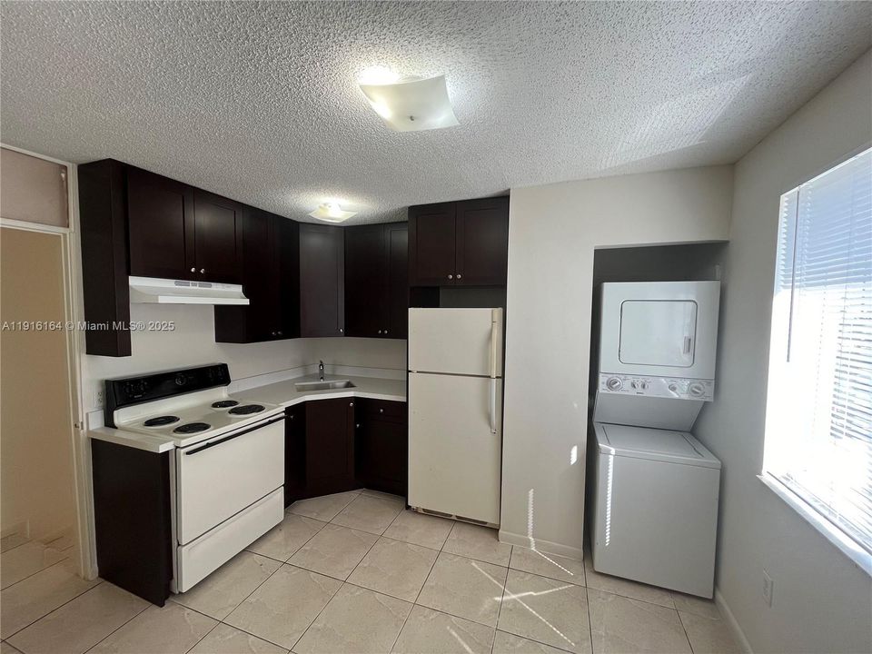 For Rent: $1,700 (1 beds, 1 baths, 480 Square Feet)