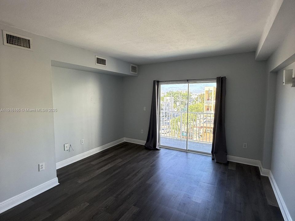 待售: $289,000 (2 贝兹, 1 浴室, 700 平方英尺)