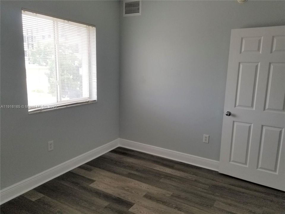 待售: $289,000 (2 贝兹, 1 浴室, 700 平方英尺)