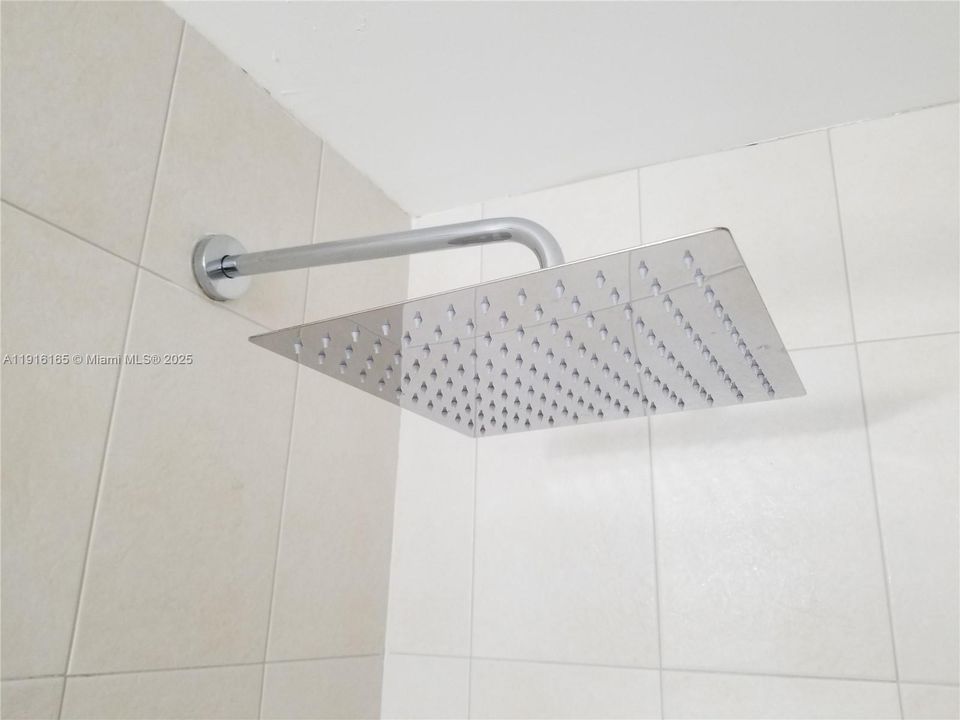 待售: $289,000 (2 贝兹, 1 浴室, 700 平方英尺)