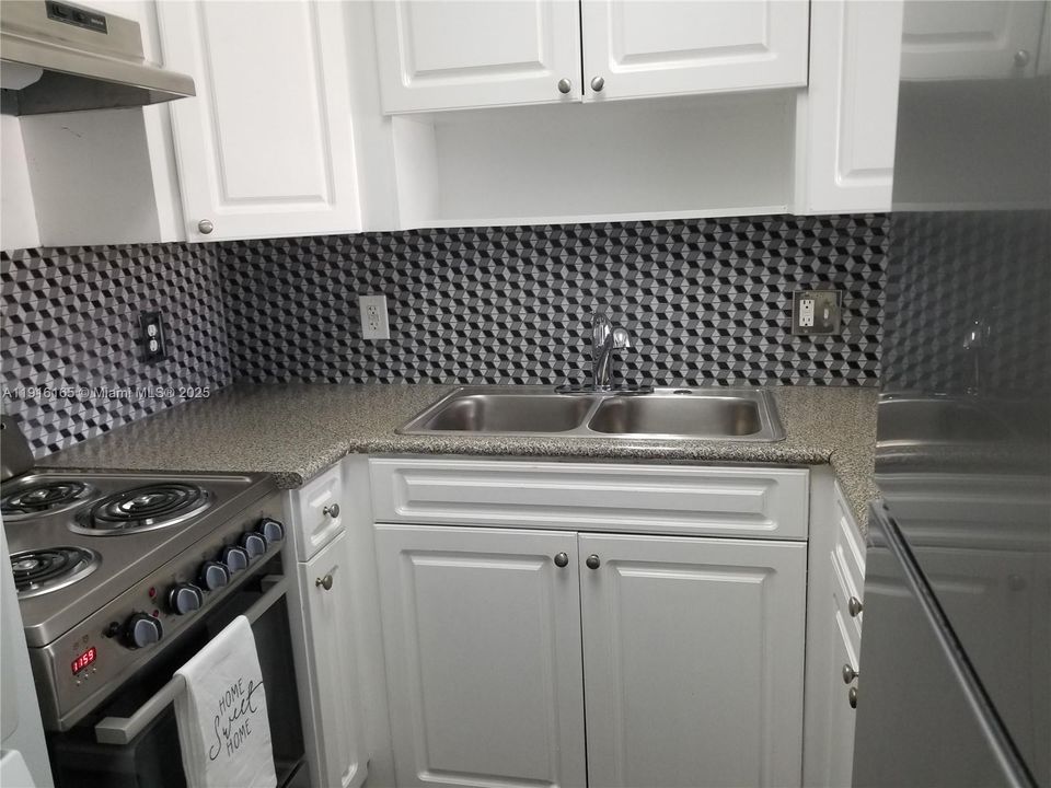 待售: $289,000 (2 贝兹, 1 浴室, 700 平方英尺)