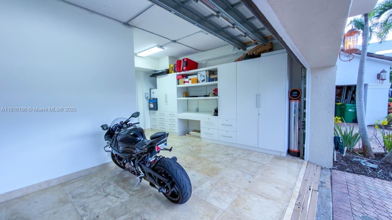 En Venta: $1,499,900 (3 camas, 2 baños, 2315 Pies cuadrados)